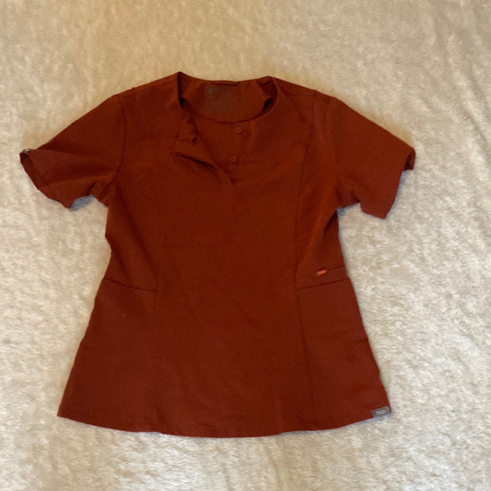 Figs scrub top